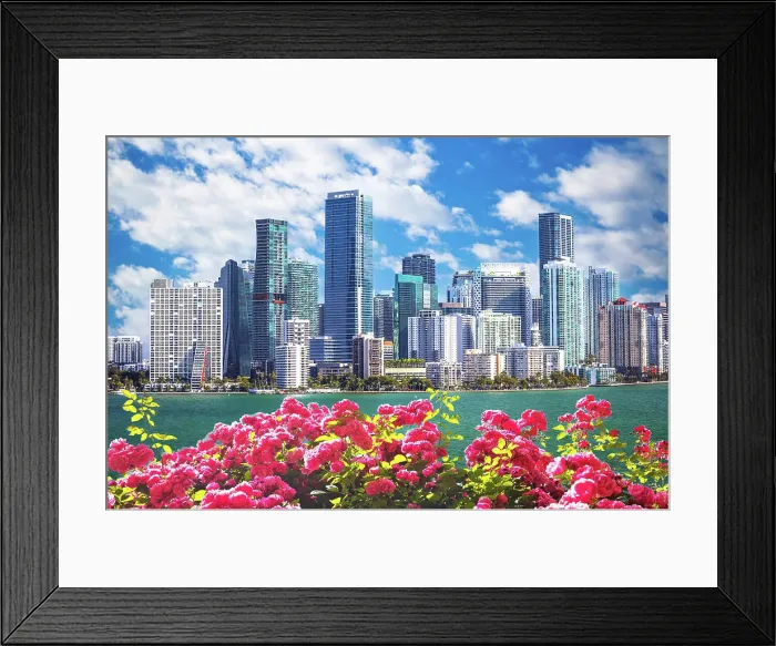 Framed Print : Skyline von Miami hellen sonnigen Tag Panoramablick Framed Print : Skyline von Miami hellen sonnigen Tag Panoramablick