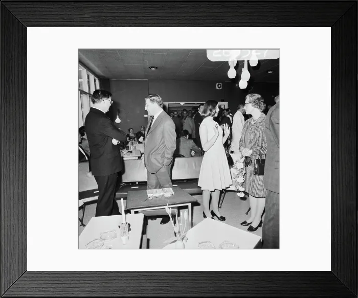 Framed Print : Anefo photo collection. Mission Vaz Dias, transfer operating room in Nijmegen. April 16, 1973. Nijmegen Framed Print : Anefo photo collection. Mission Vaz Dias, transfer operating room in Nijmegen. April 16, 1973. Nijmegen