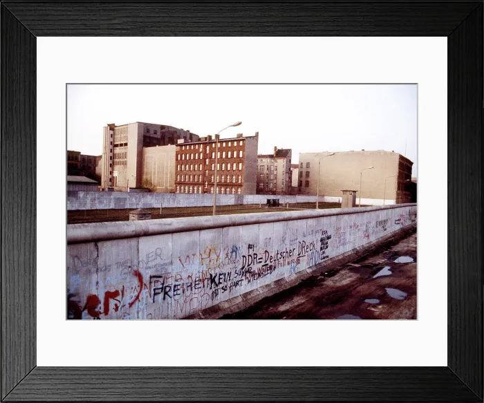 Framed Print : A view of The Wall, which separates communist-controlled East Germany from West Germany