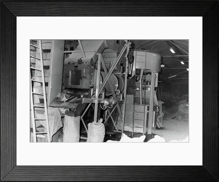 Framed Print : Labor Inspectorate Photo Collection. 5x5 filling machine bags. undated Framed Print : Labor Inspectorate Photo Collection. 5x5 filling machine bags. undated