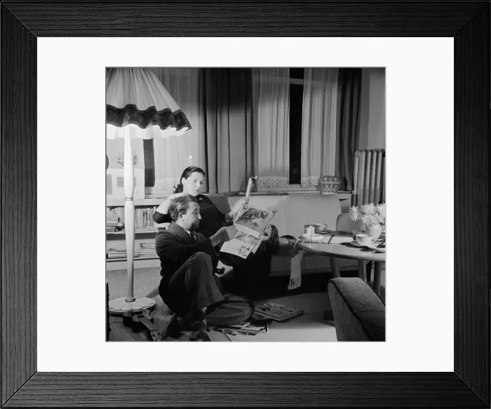 Framed Print : Poll photo collection. Reporting EPPO Doeve. Eppo Doeve and wife Etty at home. December 1951. Amsterdam, Noord-Holland Framed Print : Poll photo collection. Reporting EPPO Doeve. Eppo Doeve and wife Etty at home. December 1951. Amsterdam, Noord-Holland