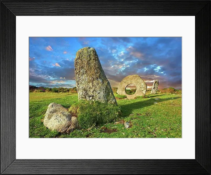 Framed Print : Men-an-Tol or Men an Toll known locally as the Crick Stone Framed Print : Men-an-Tol or Men an Toll known locally as the Crick Stone