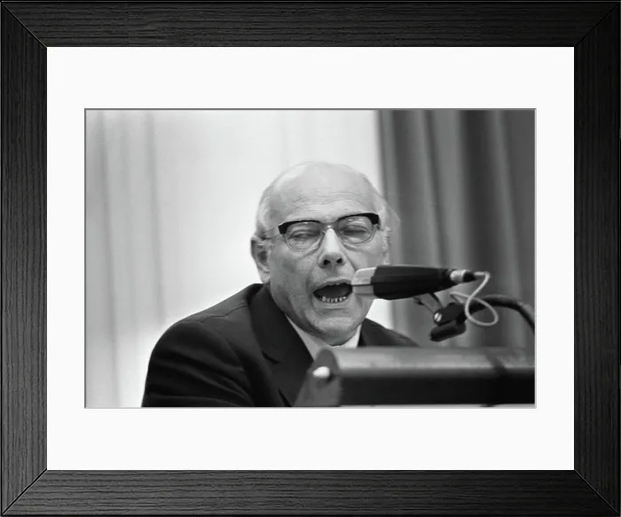 Framed Print : Anefo photo collection. Discussion Social Contract in Lower House, the Uyl the Word (head). October 31, 1972 Framed Print : Anefo photo collection. Discussion Social Contract in Lower House, the Uyl the Word (head). October 31, 1972