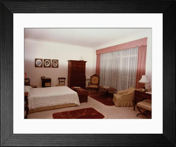Framed Print : London - Executive Level Position Residence - 1980 Framed Print : London - Executive Level Position Residence - 1980