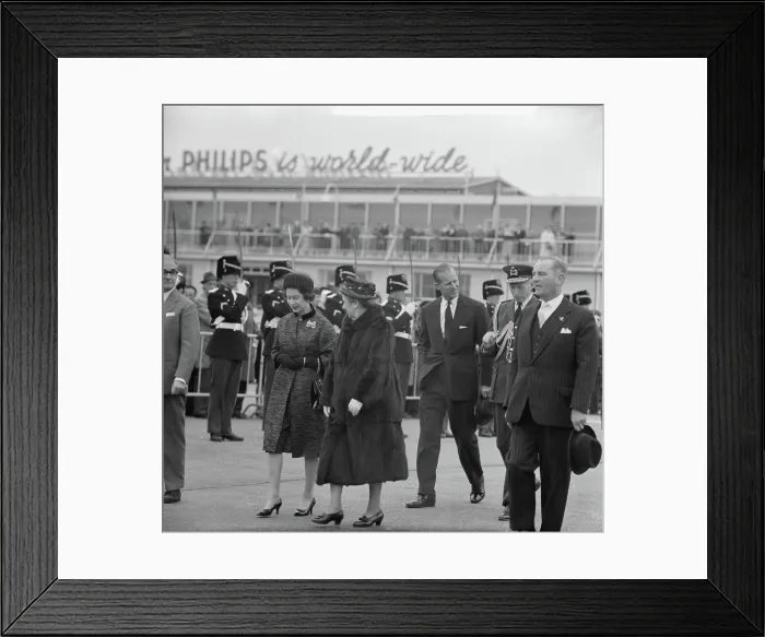 Framed Print : Anefo photo collection. Celebration of the 25-year wedding party of Queen Juliana and Prince Bernhard Framed Print : Anefo photo collection. Celebration of the 25-year wedding party of Queen Juliana and Prince Bernhard