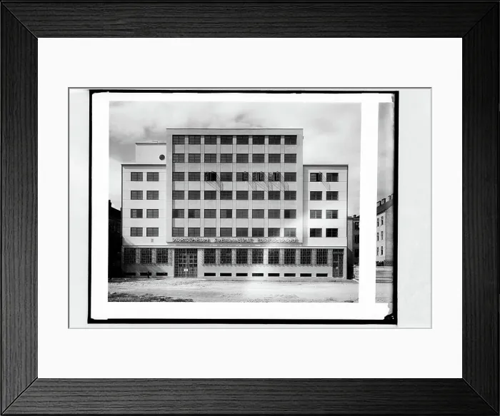 Framed Print : Dorotheum Floridsdorf, st, Pitkagasse, outdoor view