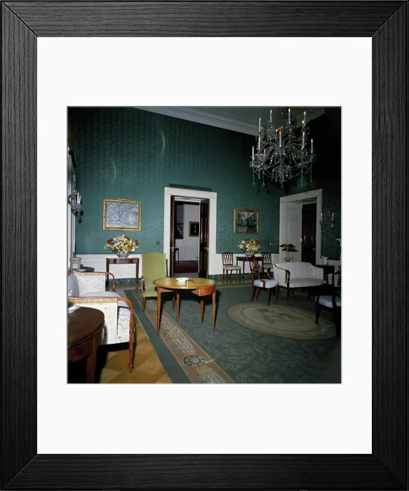 Framed Print : Private dinner-dance for Princess Lee Radziwill (settings and flowers) Framed Print : Private dinner-dance for Princess Lee Radziwill (settings and flowers)