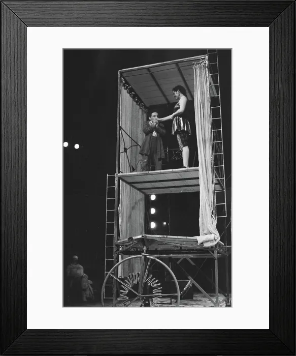 Framed Print : Anefo photo collection. 'Freaks' Carré Amsterdam. Scene raised stage. 11 1989. Amsterdam, Noord-Holland