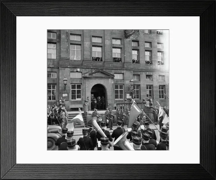 Framed Print : Anefo photo collection. Journey from Queen Wilhelmina by liberated southern Netherlands (Zeeland) Framed Print : Anefo photo collection. Journey from Queen Wilhelmina by liberated southern Netherlands (Zeeland)