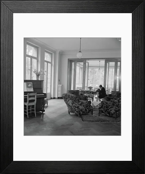 Framed Print : Anefo photo collection. Repatriation: Brussels