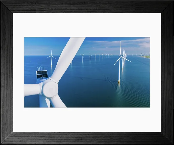 Framed Print : Windmühlenturbinen auf dem Meer von einer Drohne aus der Vogelperspektive in den Niederlanden Windmill turbines Framed Print : Windmühlenturbinen auf dem Meer von einer Drohne aus der Vogelperspektive in den Niederlanden Windmill turbines