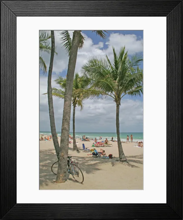 Framed Print : People beach, Fort Lauderdale, Florida Framed Print : People beach, Fort Lauderdale, Florida