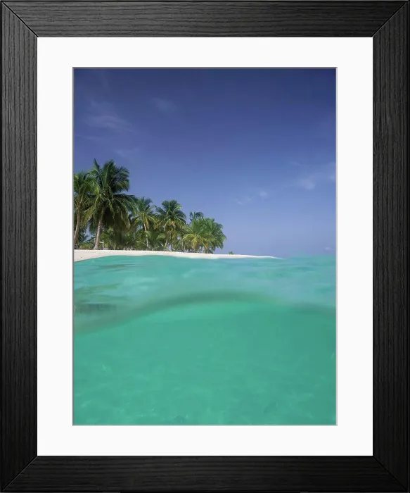 Framed Print : Looking Along The Beach Of Cayo Levantado Off Samana, Dominican Republic