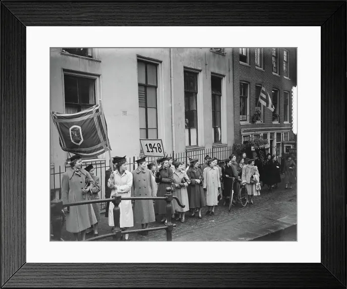 Framed Print : Anefo photo collection. AVSV 50 years. Lunch Victoriahotel. Arrival reunists. November 5, 1952 Framed Print : Anefo photo collection. AVSV 50 years. Lunch Victoriahotel. Arrival reunists. November 5, 1952
