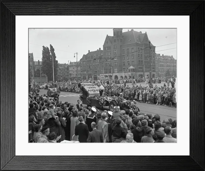 Framed Print : Anefo photo collection. Flower parade of Aalsmeer in Amsterdam. September 9, 1950. Amsterdam, Noord-Holland Framed Print : Anefo photo collection. Flower parade of Aalsmeer in Amsterdam. September 9, 1950. Amsterdam, Noord-Holland