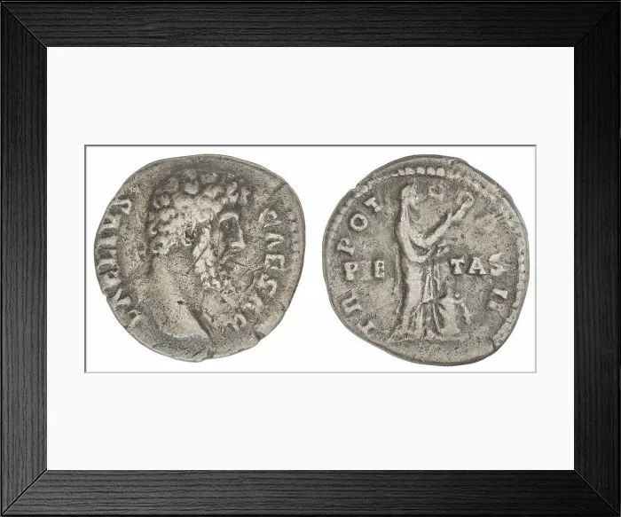 Framed Print : denarius. Eliusz (następca Hadriana ; 137), heir to the throne Framed Print : denarius. Eliusz (następca Hadriana ; 137), heir to the throne