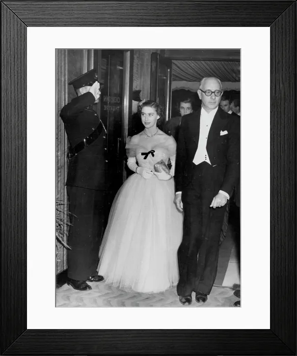 Framed Print : Premier of 'Limlight' In London -- Princess Margaret last night attend the Premier of Charlie Chaplin's film Framed Print : Premier of 'Limlight' In London -- Princess Margaret last night attend the Premier of Charlie Chaplin's film