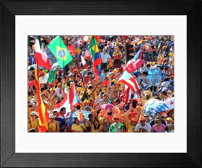 Framed Print : Crowd of pilgrims at World Youth Day. Madrid. Spain