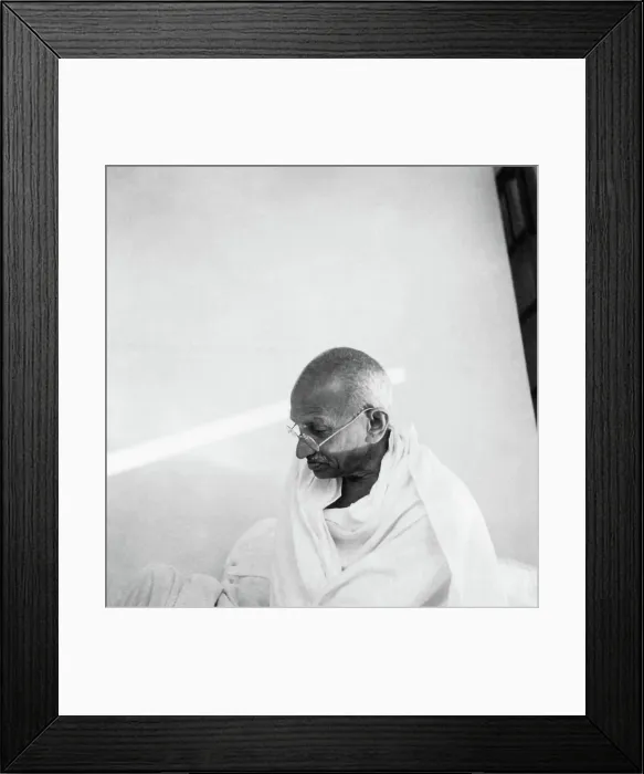 Framed Print : Mahatma Gandhi at Calcutta, 1940, India NO MR Copyright: xVithalbhaixJhaveri / DinodiaxPhotox Framed Print : Mahatma Gandhi at Calcutta, 1940, India NO MR Copyright: xVithalbhaixJhaveri / DinodiaxPhotox