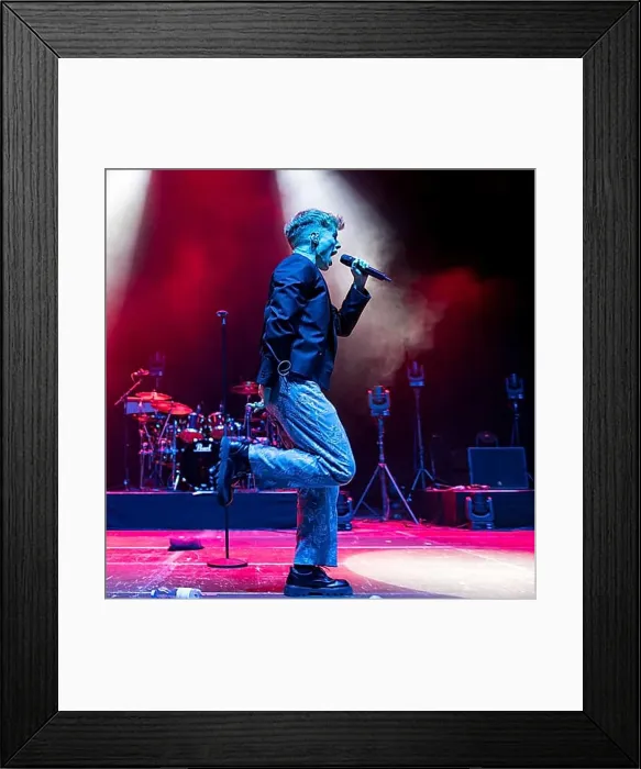 Framed Print : Iggi Kelly, son of Patricia Kelly, live at the Tempodrom in Berlin on 02 / 09 / 2024 Framed Print : Iggi Kelly, son of Patricia Kelly, live at the Tempodrom in Berlin on 02 / 09 / 2024