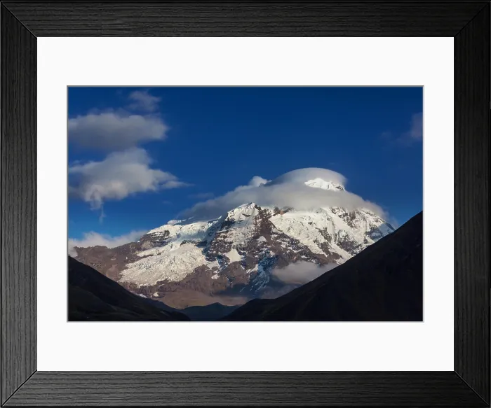 Framed Print : Fantastische Landschaft in den peruanischen Anden Framed Print : Fantastische Landschaft in den peruanischen Anden