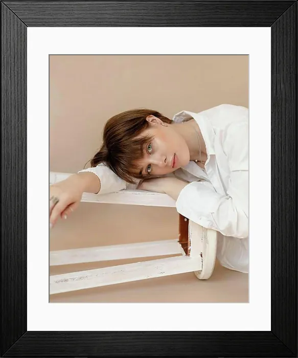 Framed Print : Young woman posing 7 Framed Print : Young woman posing 7
