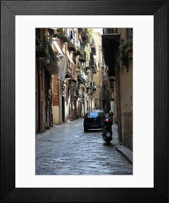 Framed Print : Narrow alleys in the old town of Palermo, Sicily, Italy, Europe Framed Print : Narrow alleys in the old town of Palermo, Sicily, Italy, Europe