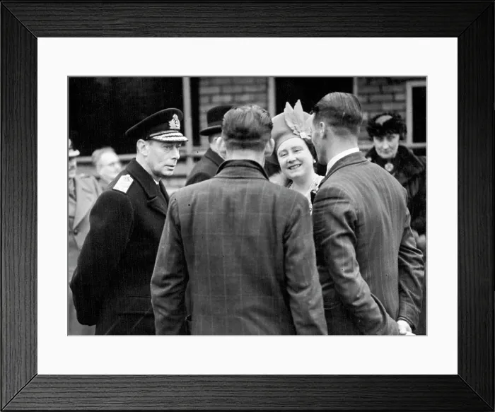 Framed Print : The King and Queen inspecting the premises of the newly-opened Mission to Seamen Hostel in Cardiff stop to chat with Framed Print : The King and Queen inspecting the premises of the newly-opened Mission to Seamen Hostel in Cardiff stop to chat with