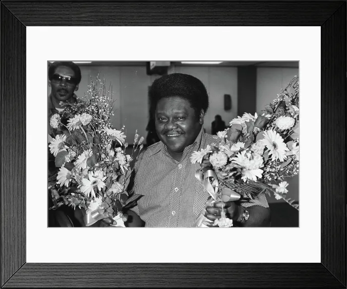 Framed Print : Anefo photo collection. Arrival FATS Domino at Schiphol i Framed Print : Anefo photo collection. Arrival FATS Domino at Schiphol i