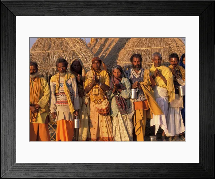 Framed Print : India, Allahabad. People chanting at Hindu Temple. (Editorial Usage Only) Framed Print : India, Allahabad. People chanting at Hindu Temple. (Editorial Usage Only)
