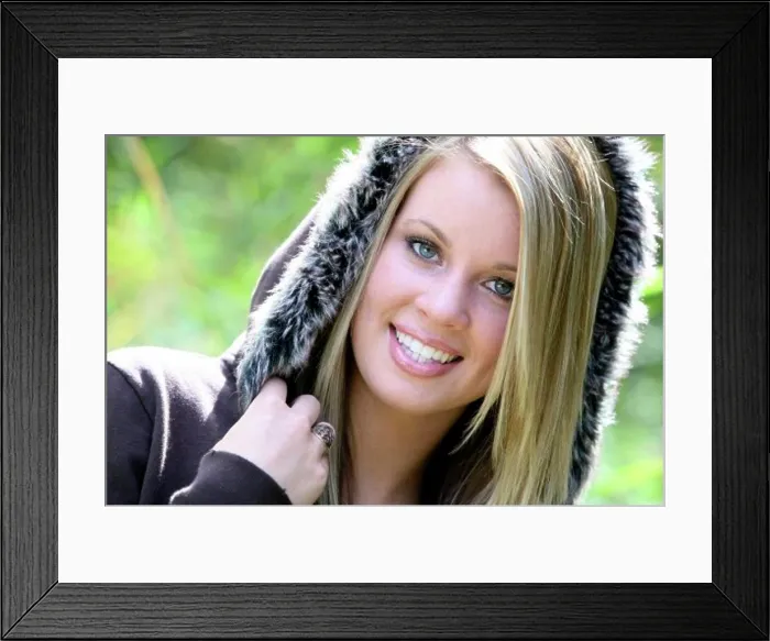 Framed Print : Portrait of young woman Framed Print : Portrait of young woman