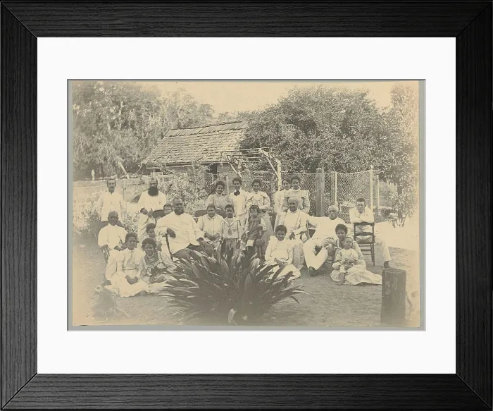 Framed Print : Group portrait. Group photo of an unknown family or group