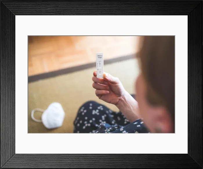 Framed Print : Express corona test at home: Close up of female fingers holding a negative covid antigen test Framed Print : Express corona test at home: Close up of female fingers holding a negative covid antigen test