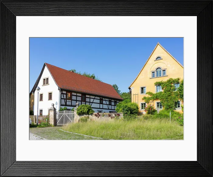 Framed Print : alte Bauernhäuser im Ortskern von Bonnewitz Framed Print : alte Bauernhäuser im Ortskern von Bonnewitz
