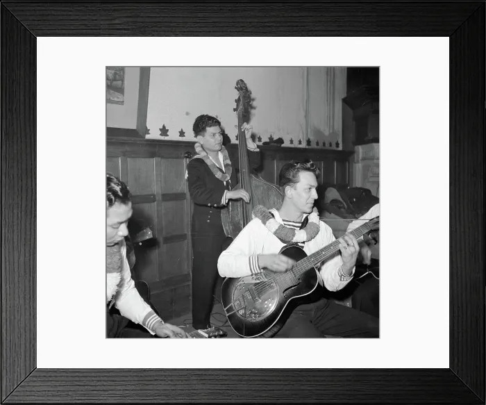 Framed Print : Poll photo collection. Reportage Marine. Marine orchestra consisting of mainly Indian musicians. 1945