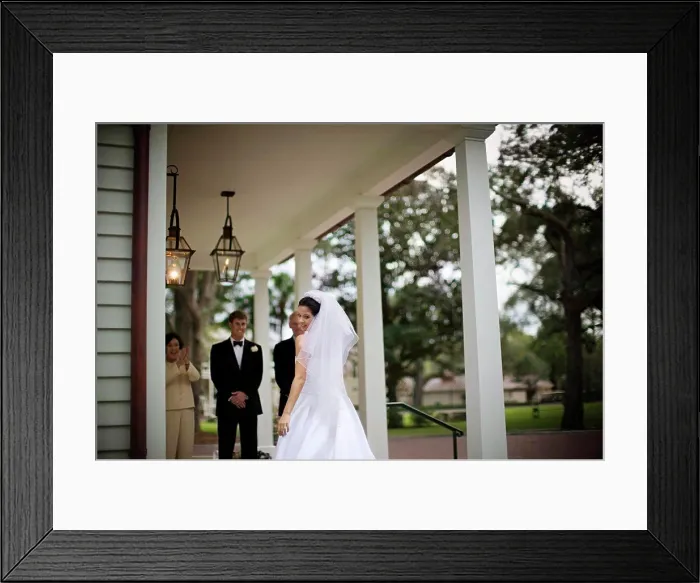 Framed Print : Young bride looking over her shoulder Framed Print : Young bride looking over her shoulder