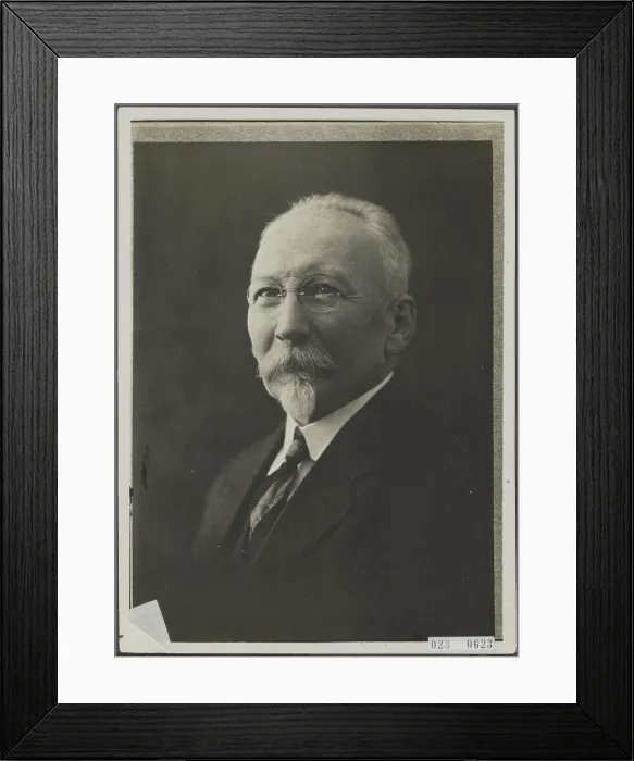Framed Print : Elsevier photo collection. Dr. poll, scientific writer. 1923