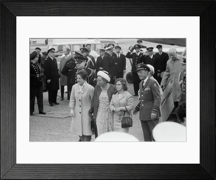 Framed Print : Anefo photo collection. Arrival royal couple at Schiphol, the greeting. April 20, 1964. Noord-Holland, Schiphol Framed Print : Anefo photo collection. Arrival royal couple at Schiphol, the greeting. April 20, 1964. Noord-Holland, Schiphol