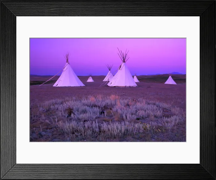 Framed Print : Blackfeet Tipi Camp, at Lodgepole Gallery, Browning, Montana, USA PUBLICATIONxNOTxINxFRA Framed Print : Blackfeet Tipi Camp, at Lodgepole Gallery, Browning, Montana, USA PUBLICATIONxNOTxINxFRA