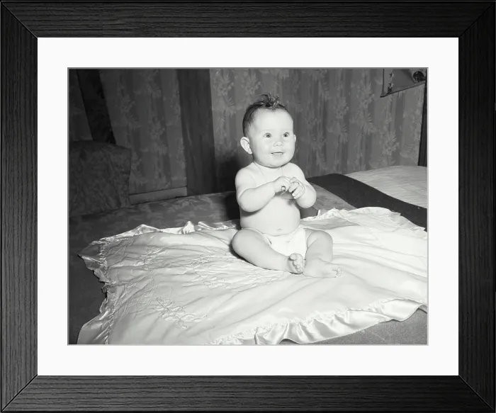 Framed Print : Vintage photograph. Baby sitting on blanket Framed Print : Vintage photograph. Baby sitting on blanket