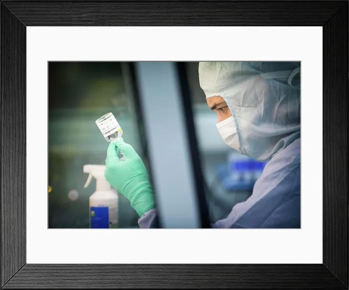Framed Print : Reportage in a Swiss biobank which specialises in storing stem cells from blood in the umbilical cord Framed Print : Reportage in a Swiss biobank which specialises in storing stem cells from blood in the umbilical cord