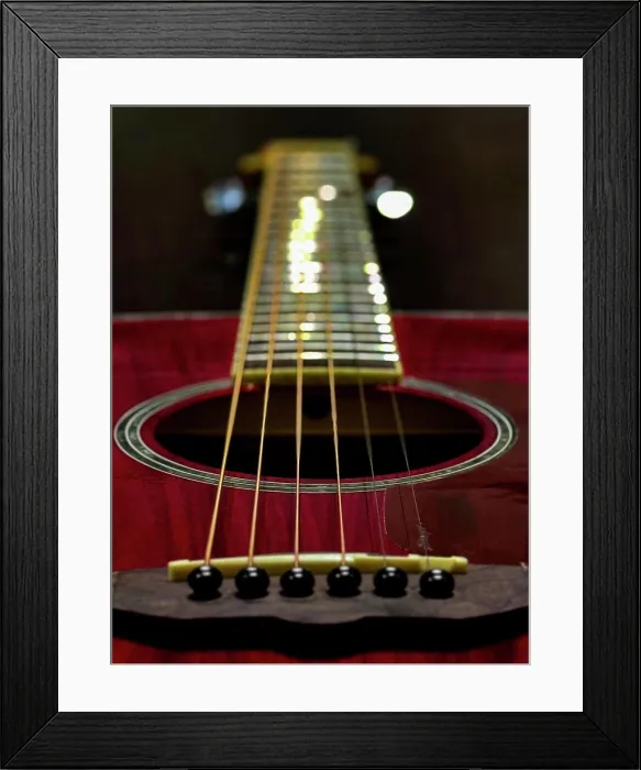 Framed Print : Saiten des Lichts: Der Seelen-Highway Acoustic guitar captured from bridge to neck
