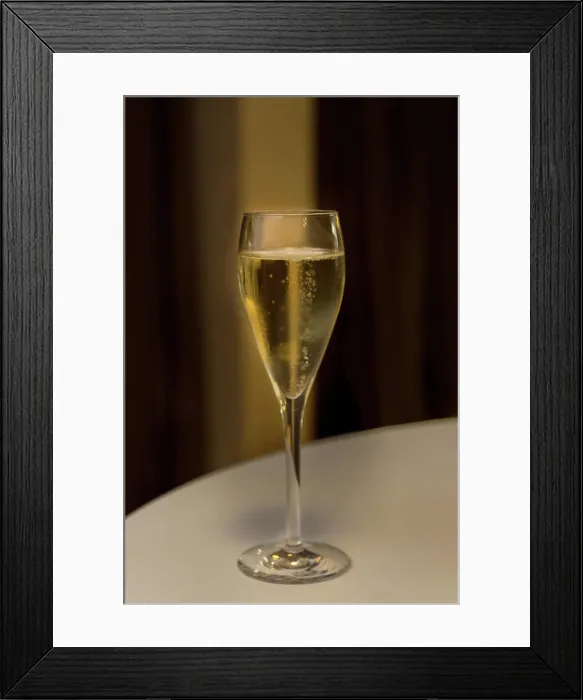 Framed Print : glass of champagne Single sprankling glass of champagne Copyright: xZoonar.com / StevenxVanxAerschotx 11302190 Framed Print : glass of champagne Single sprankling glass of champagne Copyright: xZoonar.com / StevenxVanxAerschotx 11302190