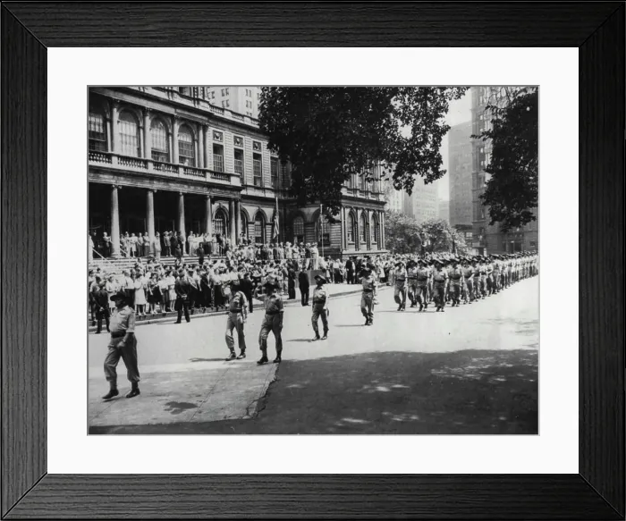 Framed Print : Aussies Parade In New York - Mayor Laguardia looks on from City Hall step as Australian soldiers parade in New York