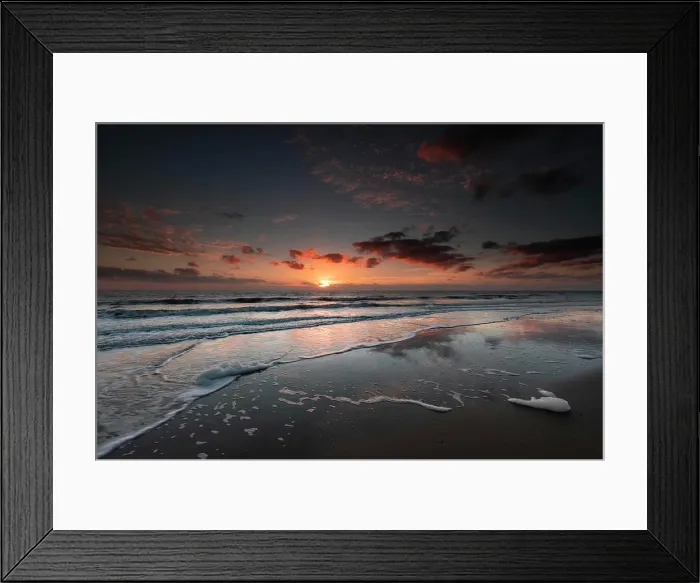 Framed Print : Schaum am Nordseestrand bei Sonnenuntergang