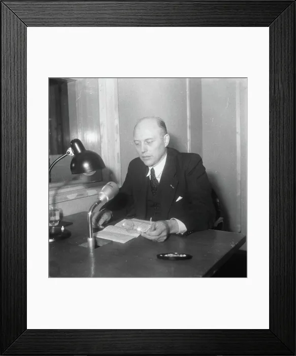 Framed Print : Anefo photo collection. Prime Minister Schermerhorn for the radio microphone. October 1945