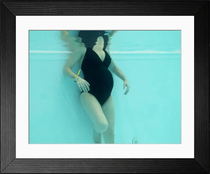 Framed Print : Childbirth preparation class with a midwife. Gymnastics and relaxation in swimming pool Framed Print : Childbirth preparation class with a midwife. Gymnastics and relaxation in swimming pool