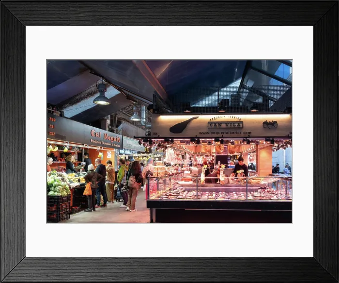 Framed Print : Markstand mit Wurstwaren im Market La Boqueria in Barcelona Framed Print : Markstand mit Wurstwaren im Market La Boqueria in Barcelona