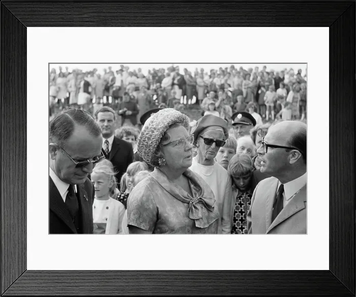 Framed Print : Anefo photo collection. Koningin Juliana visits Noord Holland. 17 June 1969 Framed Print : Anefo photo collection. Koningin Juliana visits Noord Holland. 17 June 1969