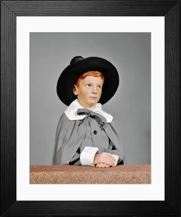 Framed Print : 1960s SERIOUS BOY DRESSED IN PILGRIM CLOTHES COSTUME FOR THANKSGIVING SCHOOL PLAY Framed Print : 1960s SERIOUS BOY DRESSED IN PILGRIM CLOTHES COSTUME FOR THANKSGIVING SCHOOL PLAY